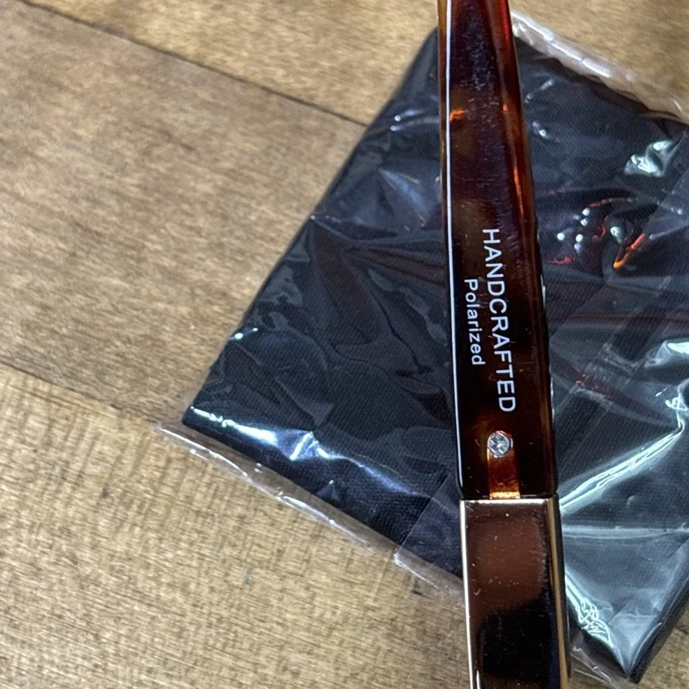 Prive Revaux Timeless Cat Eye Sunglasses Tortoise Frame Polarized w/ Case